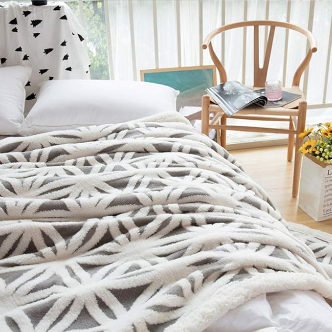 LOMAO Sherpa Fleece Blanket 90x110 Fuzzy Soft Throw Blanket Dual Sided Blanket for Couch Sofa Bed (Grey, 90''x110'')