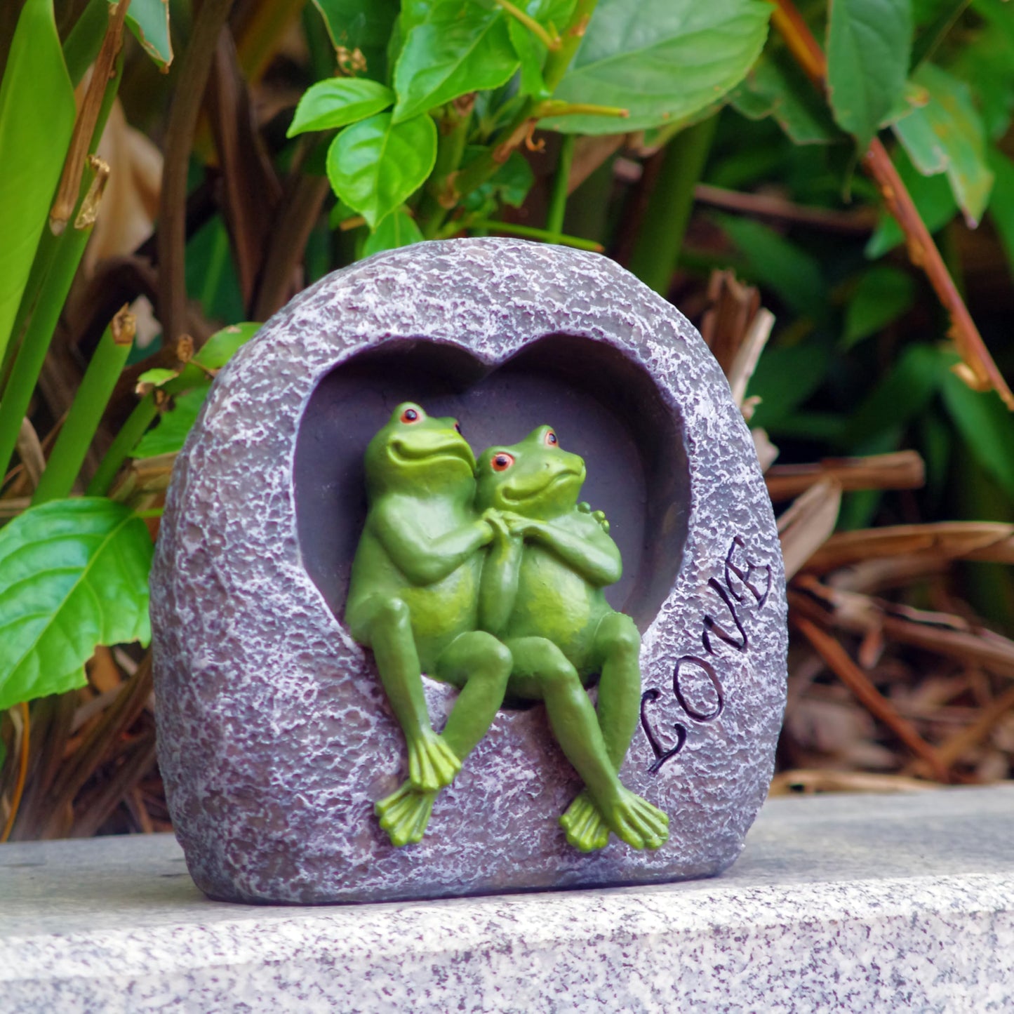 MeritMode Garden Frog Statue Outdoor- Waterproof Resin Happy Couple Frogs for Home Garden Patio Frog Decoration, Adorable Gift for Parents, Partner, Animals Lover