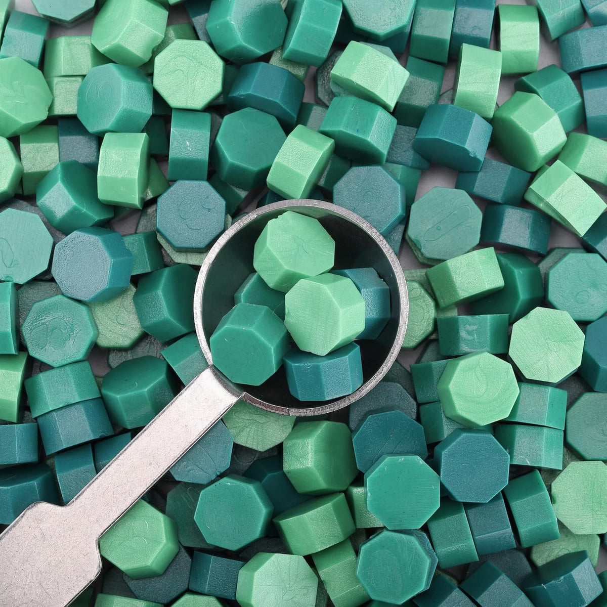 Yoption 300Pcs Green Mix Sealing Wax Beads for Wax Seal Stamps, Wedding Invitations, Christmas Cards, Wine Packaging, Envelopes, Gift Wrap