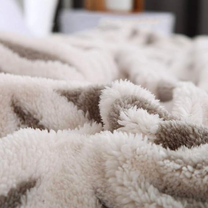 LOMAO Sherpa Fleece Blanket 71x80 Fuzzy Soft Throw Blanket Dual Sided Blanket for Couch Sofa Bed (Grey, 71''x 80'')
