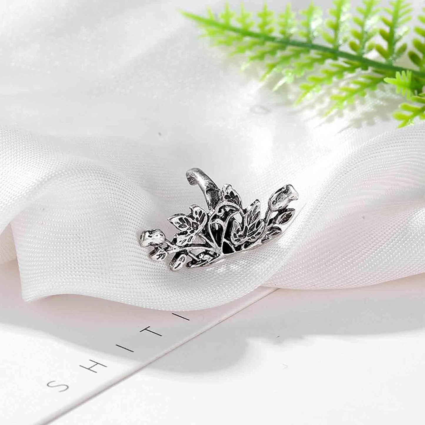 Boho Leaf Earcuff Earrings Silver Leaves Ear Cuffs Tiny No Piercing Earrings Helix Cartilage Cuff Earrings Simple Ear Crawler Earrings Jewelry for Women and Girls