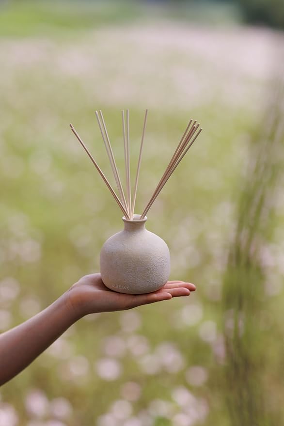 Blueme Renew Diffuser | Ivy & Rose | 16.91 Fl Oz - Refillable Wellness Diffuser, Contains Essential Oil, Sustainable, Hand Finished, Premium, Luxury Ceramic, Natural Rattan Reeds | Large