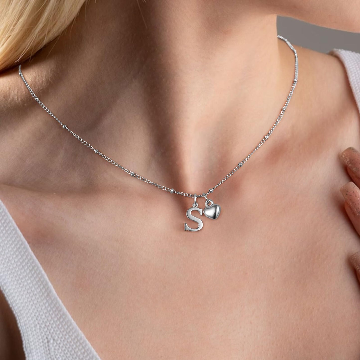 Vrsilver Initial Necklaces for Girls - Silverd Dainty Letter S Pendant, Personalized Jewelry Gift for Her Friend Sister Girlfriend, Simple Chain Choker Necklaces for Women Birthday