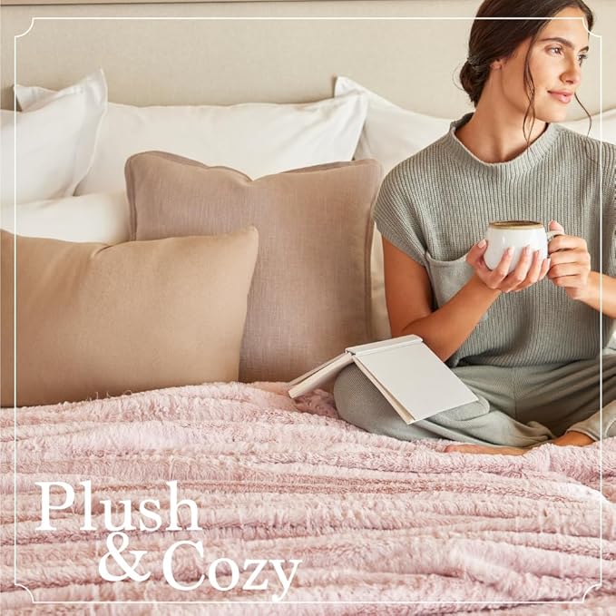 The Connecticut Home Co Throw Blanket for Couch, Soft Fluffy Room Decor, Cozy Warm Throws for Bed, Couches, Gifts for Women, Bedroom Cute Aesthetic Blankets Faux Fur and Sherpa, 65x50, Dusty Rose