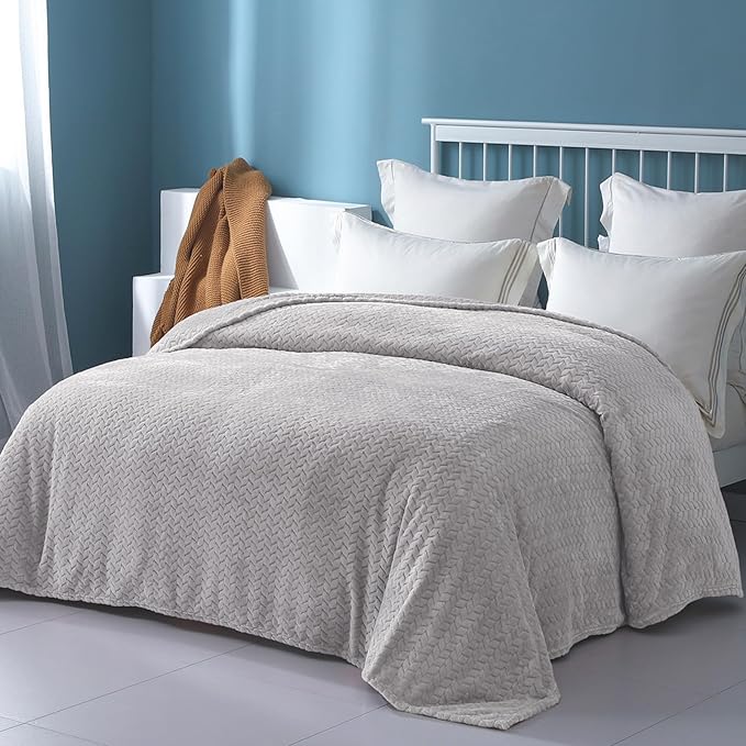 Exclusivo Mezcla Light Grey Fleece Queen Size Blanket for Bed, 90x90 Inches Soft Cozy 3D Decorative Jacquard Flannel Blankets, Lightweight Fuzzy Plush Warm Blankets for All Seasons