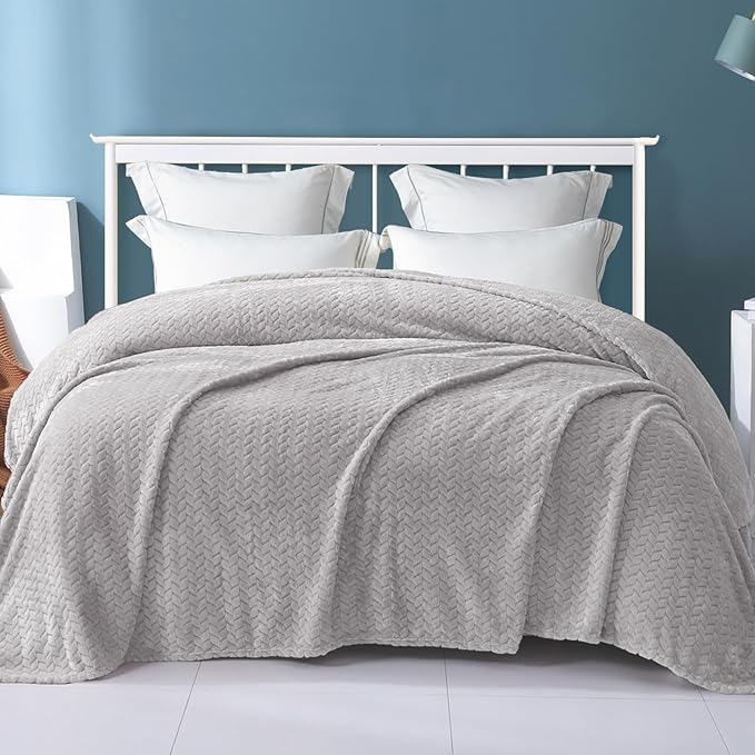 Exclusivo Mezcla Light Grey Fleece Queen Size Blanket for Bed, 90x90 Inches Soft Cozy 3D Decorative Jacquard Flannel Blankets, Lightweight Fuzzy Plush Warm Blankets for All Seasons