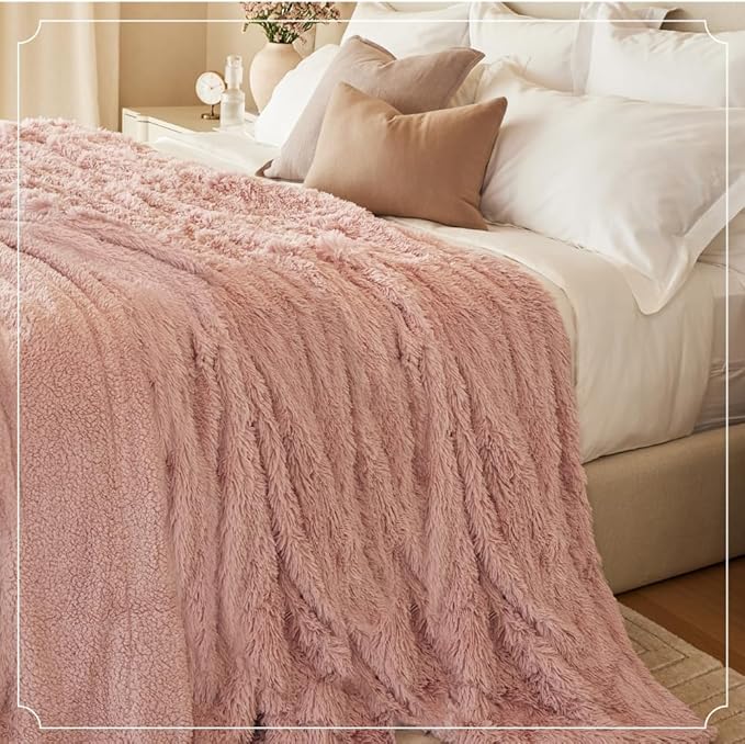 The Connecticut Home Co Bedding Blanket, Queen 90x90, Soft Fluffy Room Decor, Cozy Warm Throws for Bed, Gifts for Women, Bedroom Cute Aesthetic Blankets Shag and Sherpa Gray