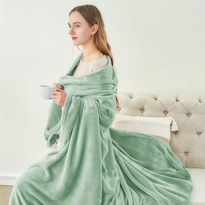 BEDELITE Throw Blanket for Couch and Bed - 300GSM Luxury Plush Cozy Fleece Blanket 50x60 Inches Mint Green, Soft Lightweight Blanket for Travel Camping