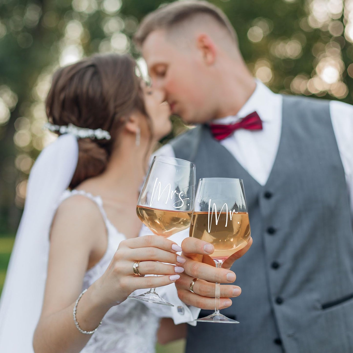 AW BRIDAL Mr Mrs Wine Glasses Set Wedding Gifts for Couples, Engagement Gift for Bride and Groom Newlyweds, Bridal Shower Gifts with Wine Opener Stopper and Engraved Wooden Keepsake Box