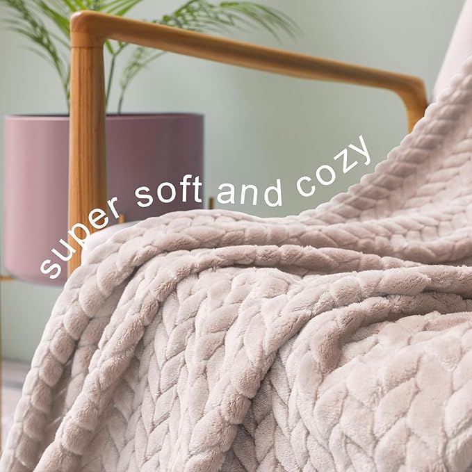Exclusivo Mezcla Fleece Twin Size Blanket for Bed, 90x66 Inches Soft Cozy Jacquard Flannel Blankets, Lightweight Fuzzy Plush Warm for Winter, Camel