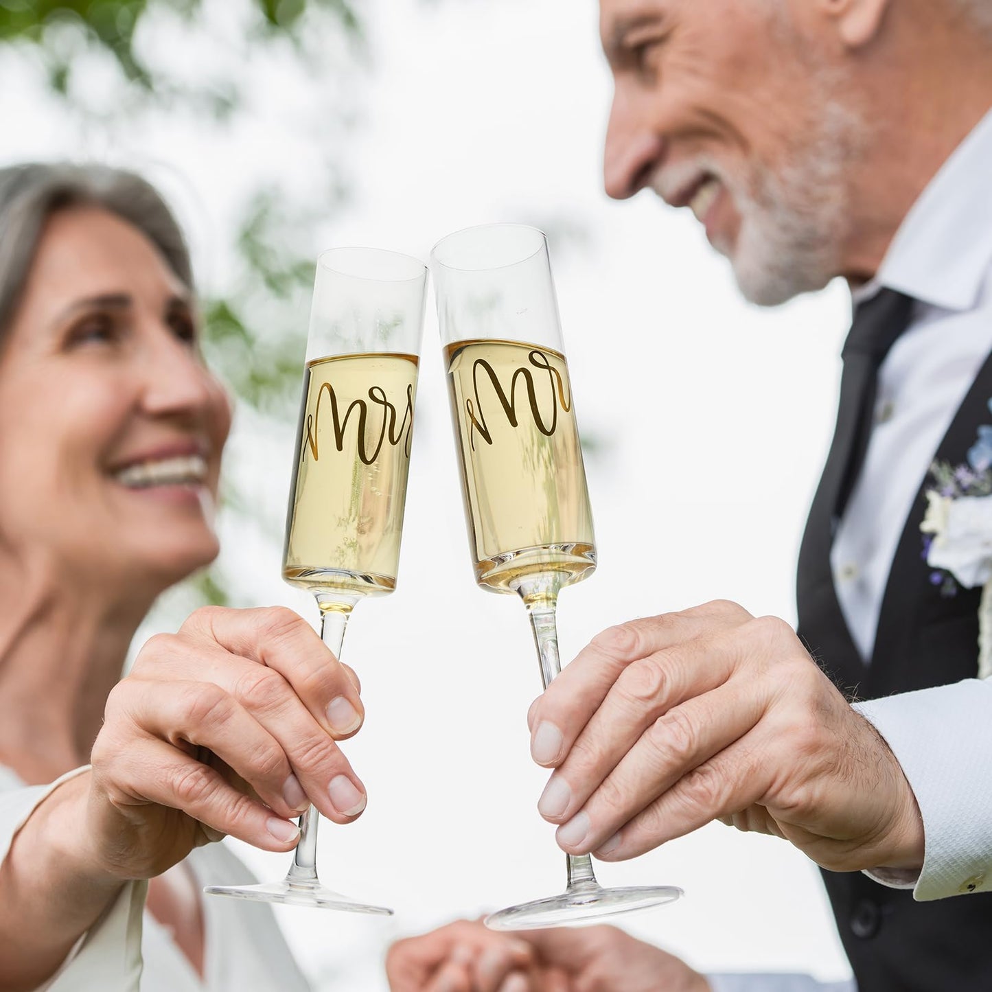 AW BRIDAL Wedding Champagne Flutes set of 2, Crystal Champagne Flutes for Mr and Mrs Glasses Wedding Bridal Shower Gift Engagement Gifts for Bride and Groom