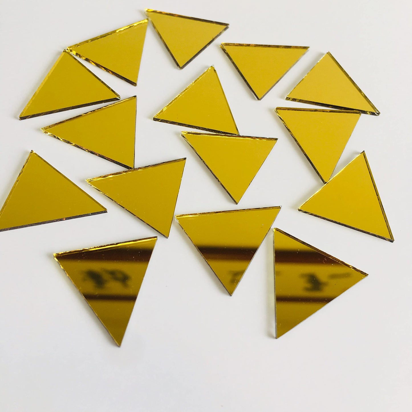 NUO RUI 150pcs 1" Triangle Mirrors Small Gold Color Mosaic Mirror Tiles for Craft Projects"