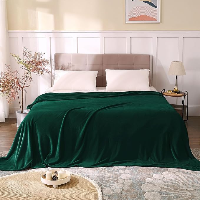 BEDELITE Fleece Blanket King Size Blankets for Bed, Luxury Plush Cozy Fuzzy Blanket 108x90 inches, Super Soft Warm Lightweight Throw Blanket All Seasons Suitable, Forest Green