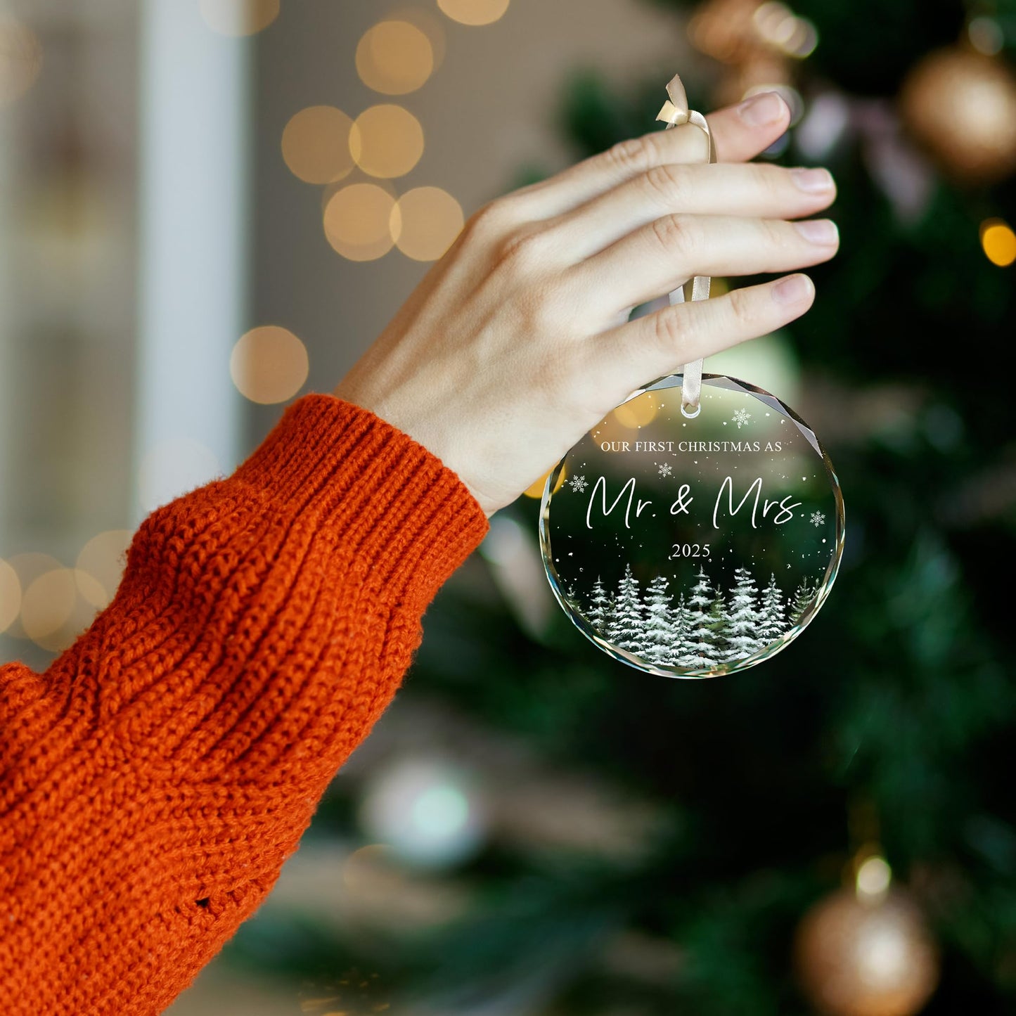 UMACVN Wedding Gifts - Mr and Mrs Gifts - First Christmas Married Ornament 2025 - Wedding Gift for Couples 2025, Newlyweds, Bride - Bridal Shower Gift Ideas - Glass Christmas Hanging Ornament