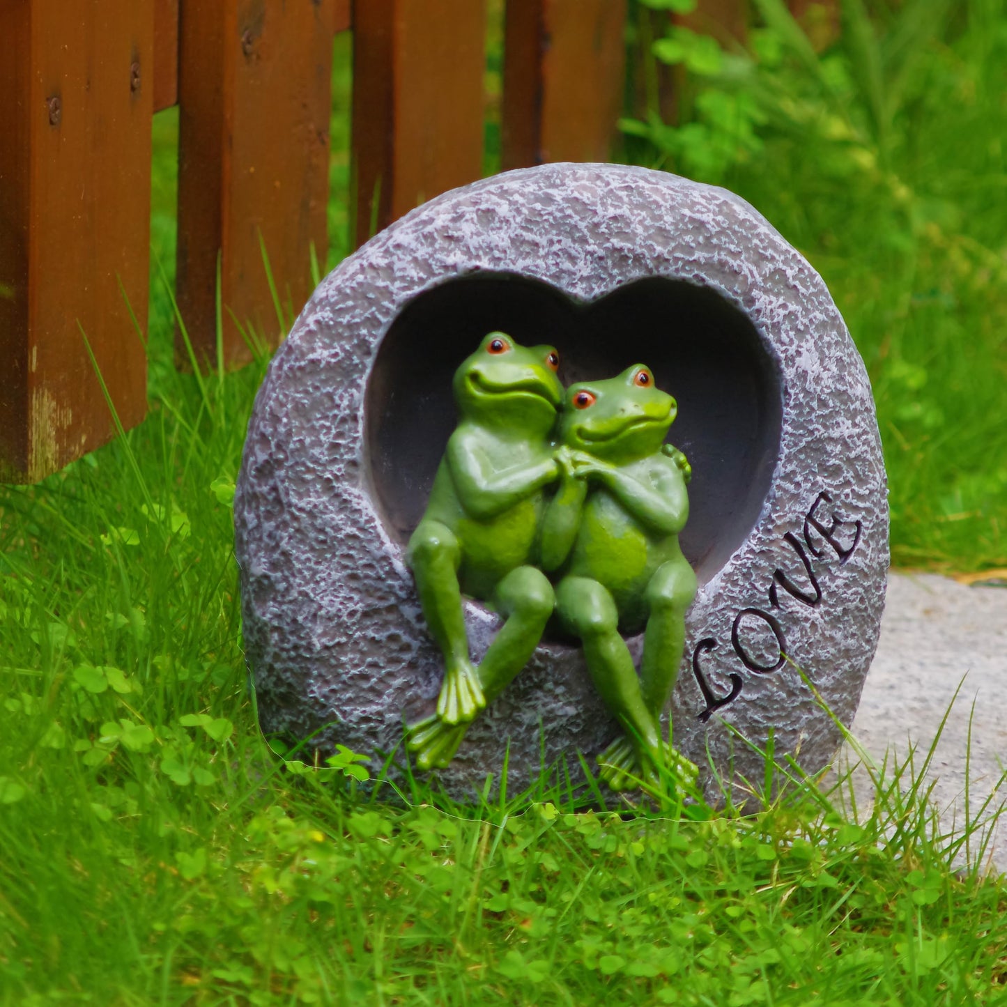 MeritMode Garden Frog Statue Outdoor- Waterproof Resin Happy Couple Frogs for Home Garden Patio Frog Decoration, Adorable Gift for Parents, Partner, Animals Lover