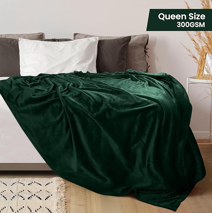 Utopia Bedding Fleece Blanket Queen Size Forest Green 300GSM Luxury Anti-Static Fuzzy Soft Microfiber Bed Blanket (90x90 Inch)