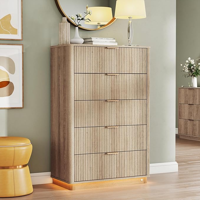 Fluted Dresser for Bedroom with 5 Drawers, 31.5" Wide Modern Chest of Drawers with Lighting, Wooden Dresser TV Stand with Curved Edges, Closet Organizer for Living Room, Hallway,Natural