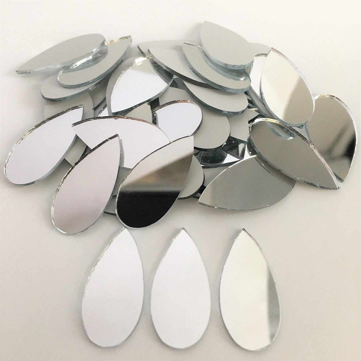NUO RUI 150pcs 1" x 1/2"" Teardorp Shape Craft Mirrors Small Mosaic Mirror Tiles for Craft Projects"