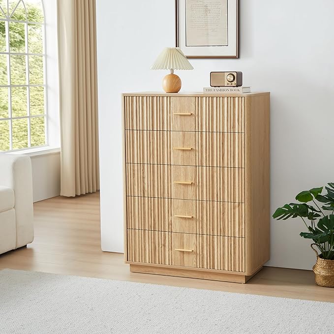 Fluted 5 Drawers Dresser for Bedroom, Wooden Tall Storage Dresser, Modern Chest of Drawers with Metal Handle, Curved Profile Wood Closet Clothes Storage Organizer for Living Room, Hallway, Natural