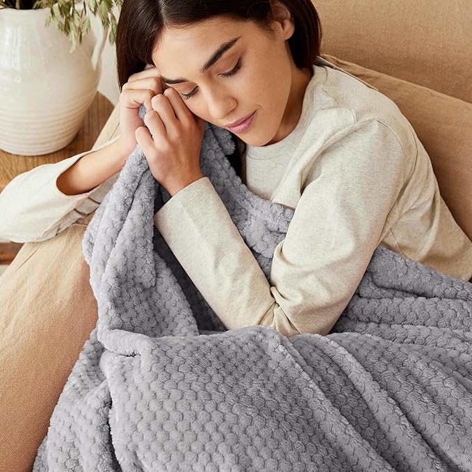 Exclusivo Mezcla Fleece Bed Blanket King Size, Super Soft and Warm Blankets for Couch, Sofa and Bed Waffle Textured, Cozy, Fuzzy and Lightweight (Light Grey, 90x104 Inches)