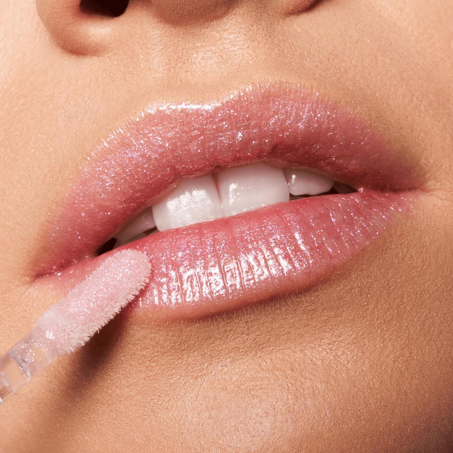 essence | Meta Glow Multi-Reflective Lip Gloss | Iridescent Shimmer, Holographic, Non-Sticky & Comfortable | Vegan & Cruelty Free (02 | Digital Pink)