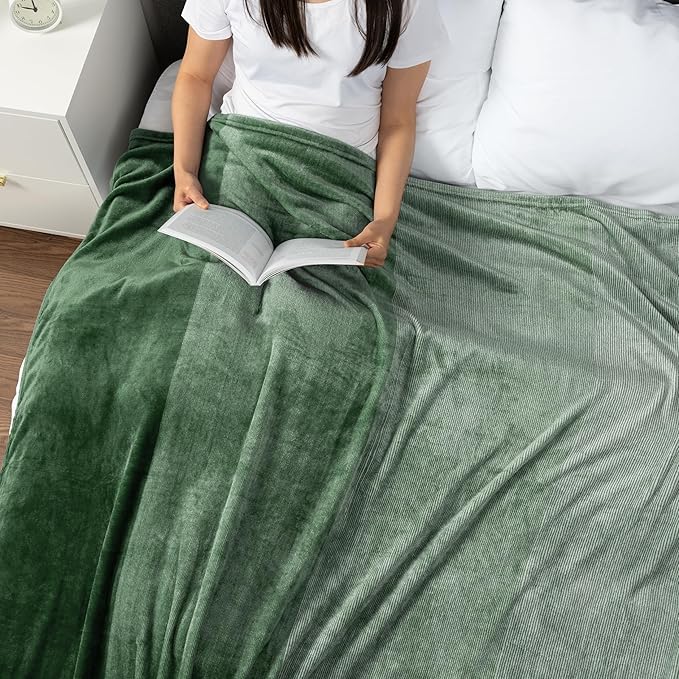 Pavilia Green Ombre Fleece Bed Blanket, Soft & Lightweight, Emerald Forest Green Gradient, Cozy Microfiber, Twin Size (60x80)