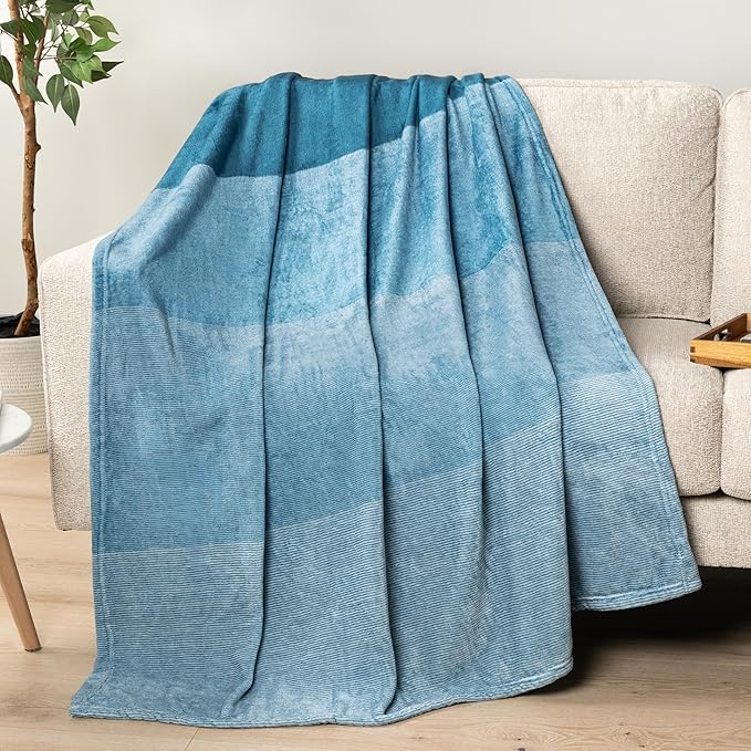 PAVILIA Blue Ombre Fleece Throw Blanket for Couch, Soft Flannel Blanket for Sofa Bed Room, Plush Lightweight Turquoise Light Blue Gradient Blanket, Cozy Microfiber Decorative Gift Throw, 50x60