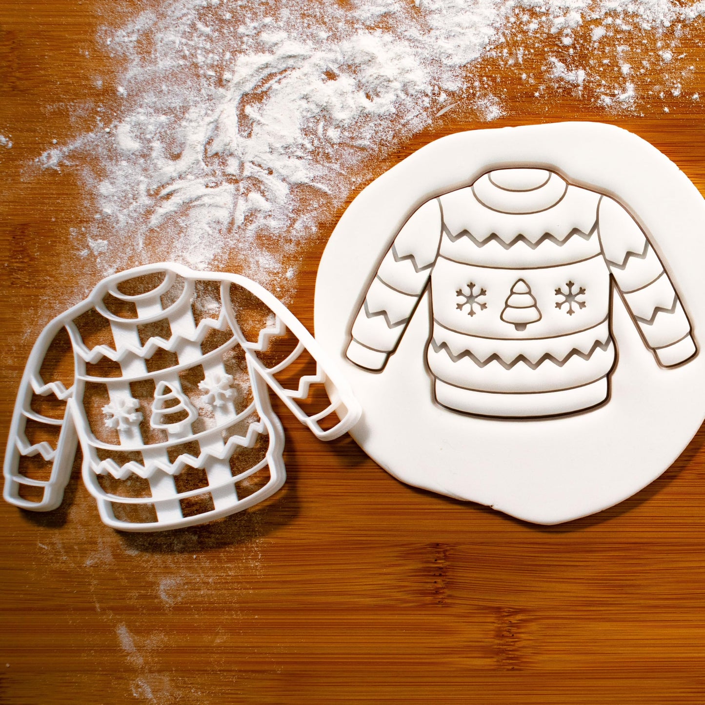 Set of 2 Christmas Cracker and Jumper Cookie Cutters, 2 pieces - Bakerlogy