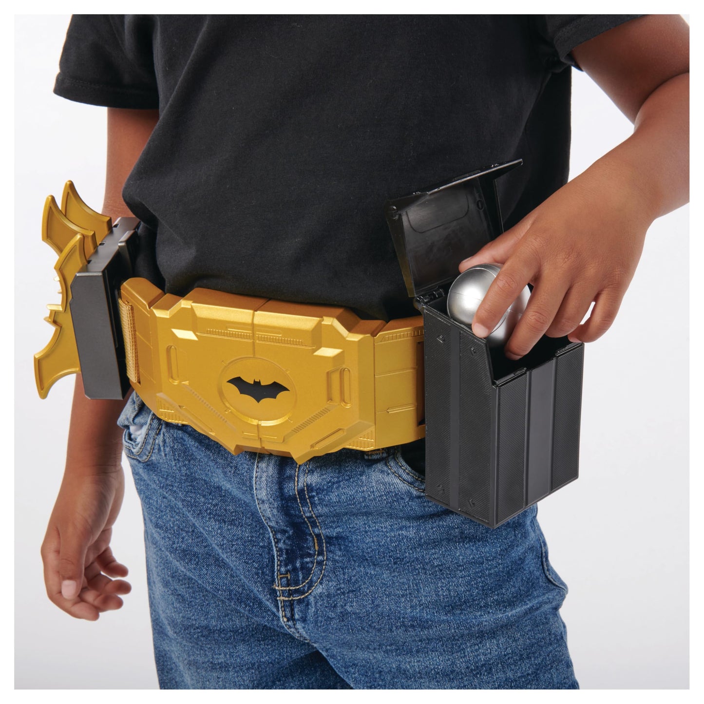 DC Comics Batman, Gear-Up Utility Belt, Batarangs and Smoke Pellets Super Hero Costume Accessories, Kids Roleplay Toys for Boys and Girls Ages 4 and Up
