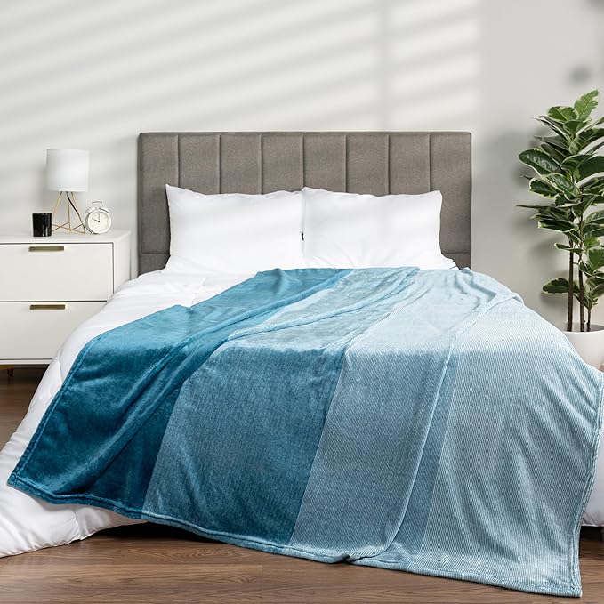 PAVILIA Blue Ombre Fleece Throw Blanket for Couch, Soft Flannel Blanket for Sofa Bed Room, Plush Lightweight Turquoise Light Blue Gradient Blanket, Cozy Microfiber Decorative Gift Throw, 50x60