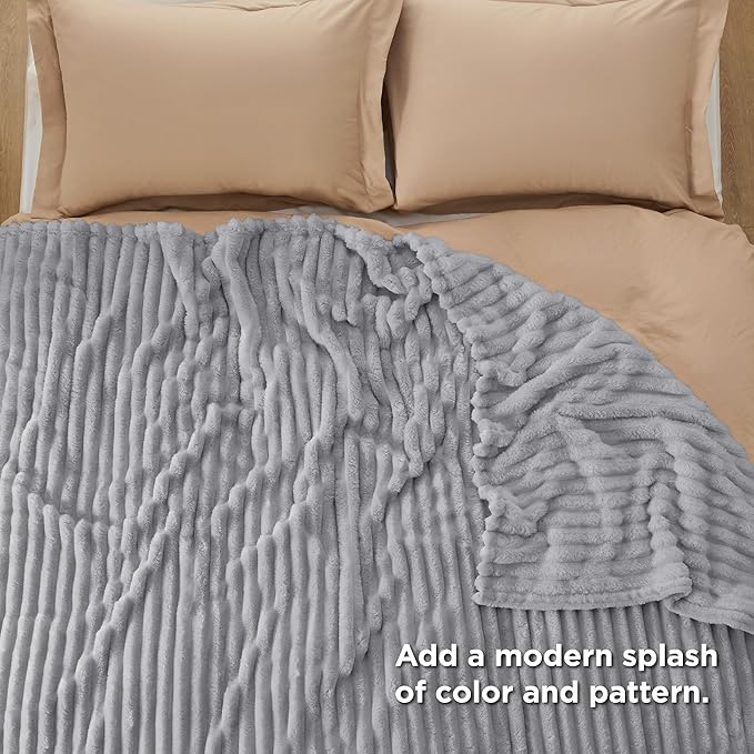 Bedsure GentleSoft Full Size Blanket for Bed - Cozy Soft Blankets for Womenn, Cute Large Fleece Throws for Girls, Light Grey, 84x90 Inches
