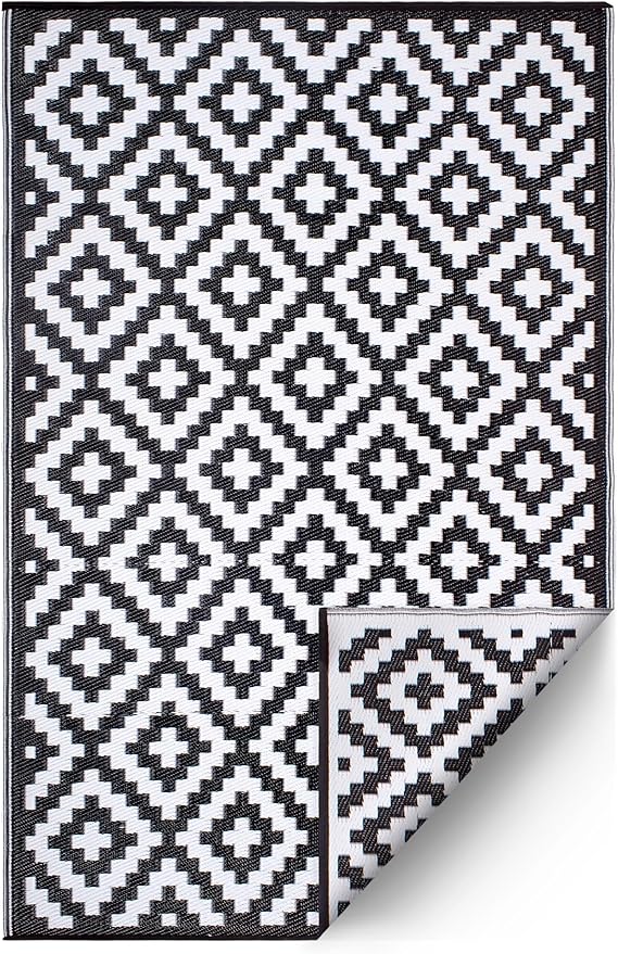 FH Home Outdoor Rug - Waterproof, Fade Resistant, Reversible - Premium Recycled Plastic - Geometric - Patio, Porch, Deck, Balcony - Aztec - Black & White Crease Free - 5 x 8 ft